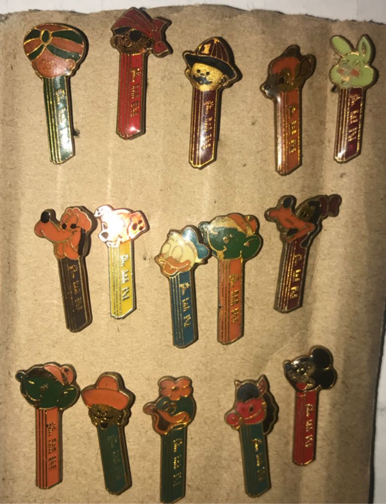 Sheik - Lapel Pins (complete) pez collectible - Main Image 2