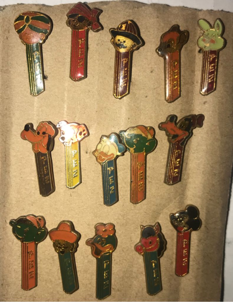 Pirate - Lapel Pins (complete) pez collectible - Main Image 2