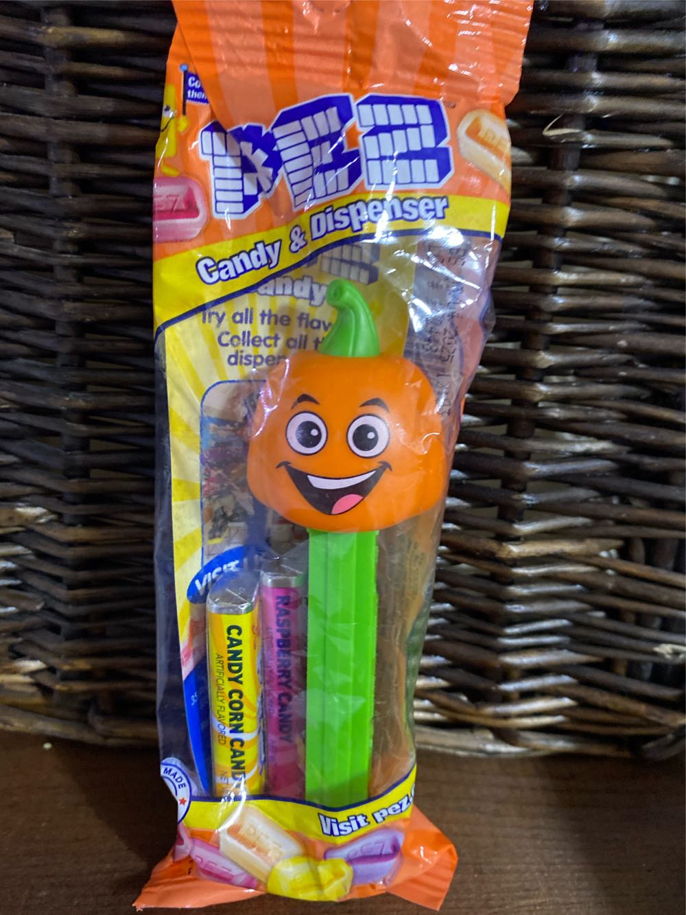 Pumpkin - Smiling - Halloween pez collectible [Barcode 073621093034] - Main Image 2