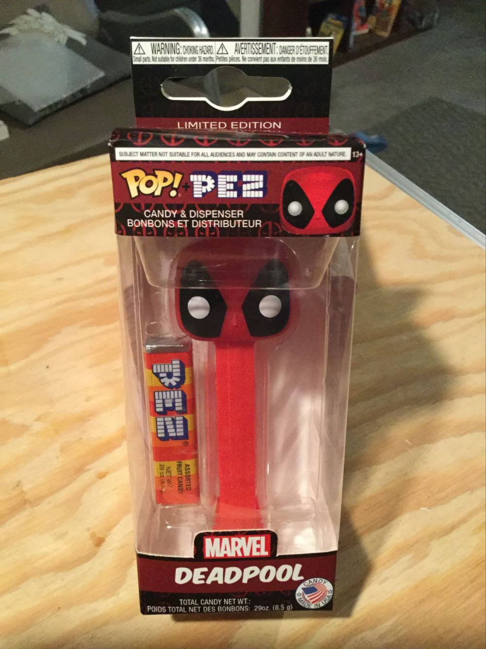 Funko Pop! - Deadpool - Deadpool - Red Suit - Deadpool pez collectible [Barcode 889698326247] - Main Image 3