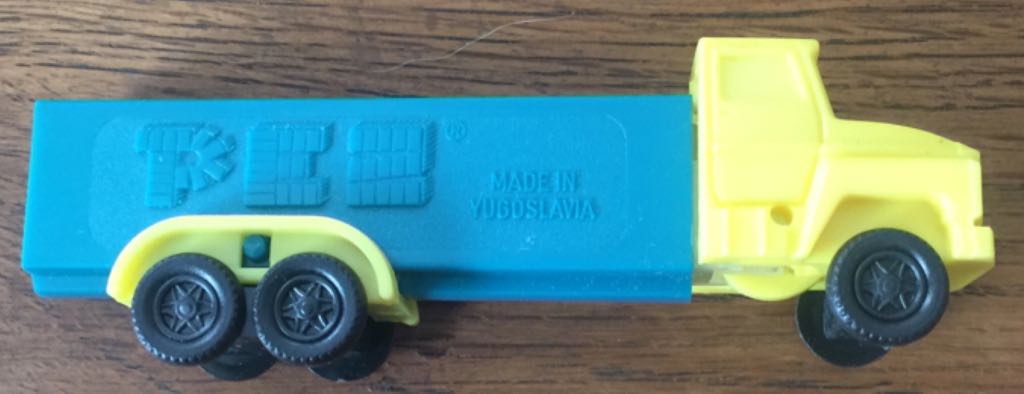 Trucks - Series D - R1 Cab - Trucks pez collectible - Main Image 2