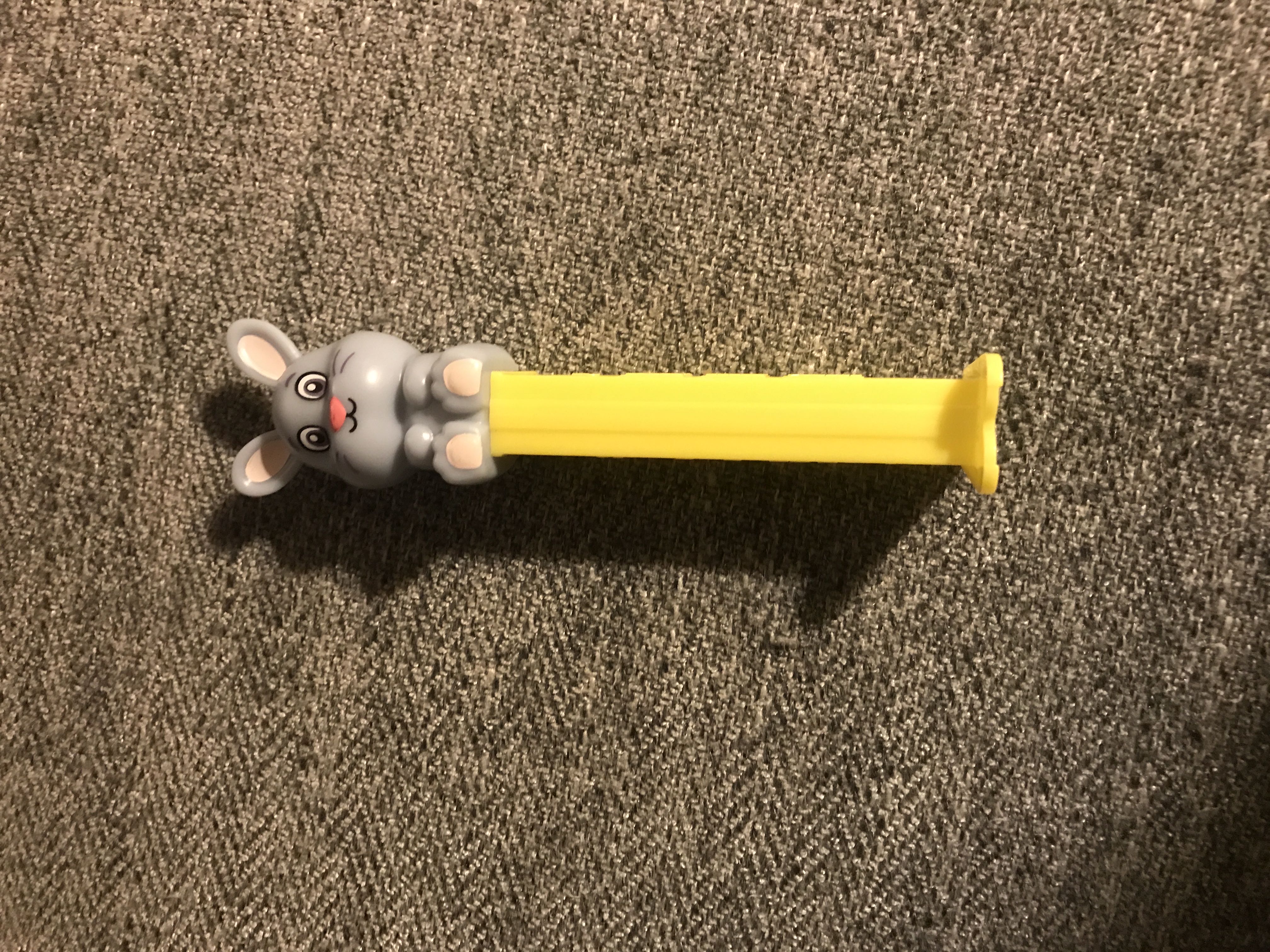 Easter - Gray Easter Bunny 🐰 🐣 - Easter pez collectible - Main Image 2