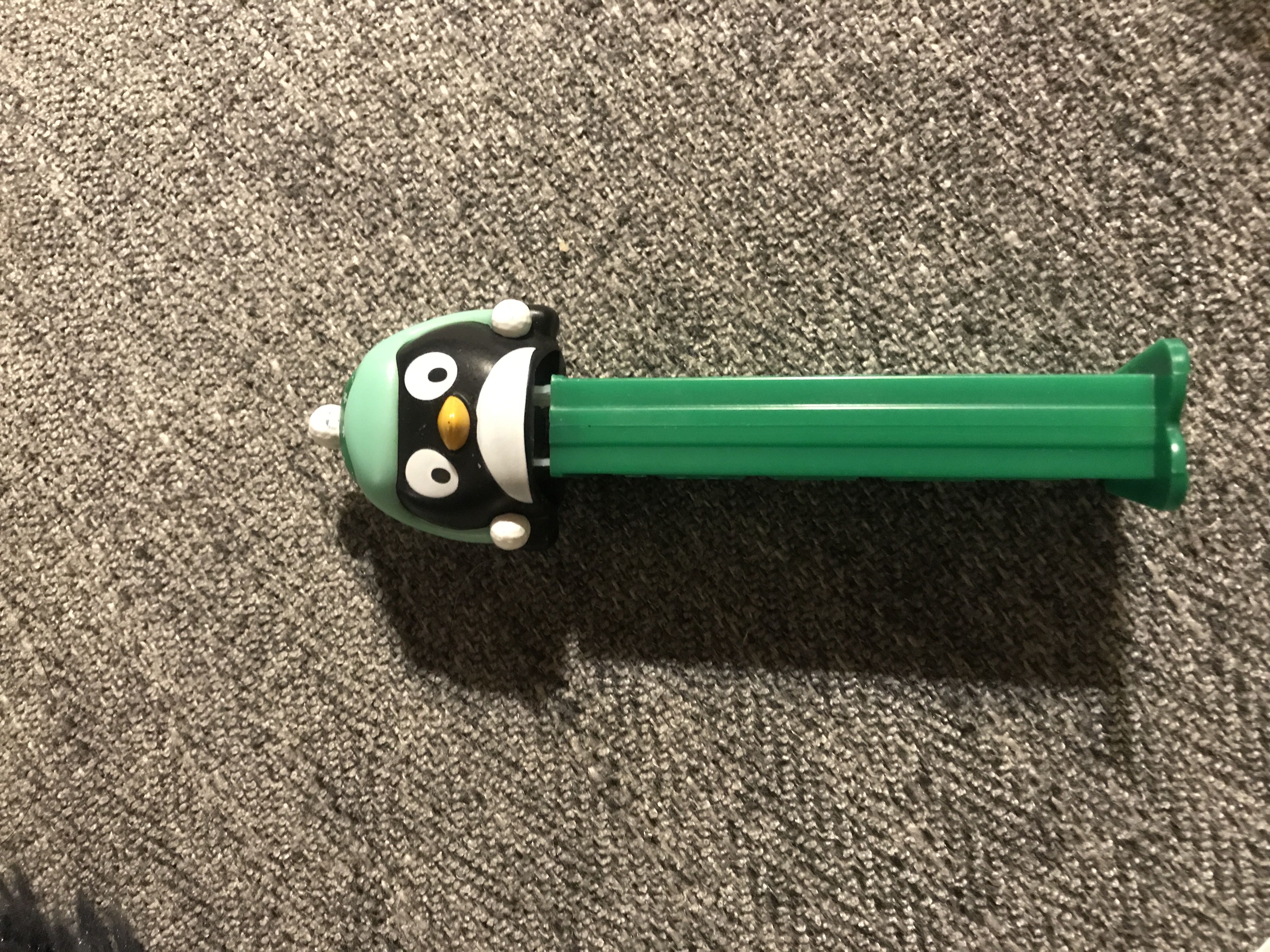 Christmas - Green Penguin 🐧 🎄2024 - Christmas pez collectible - Main Image 2