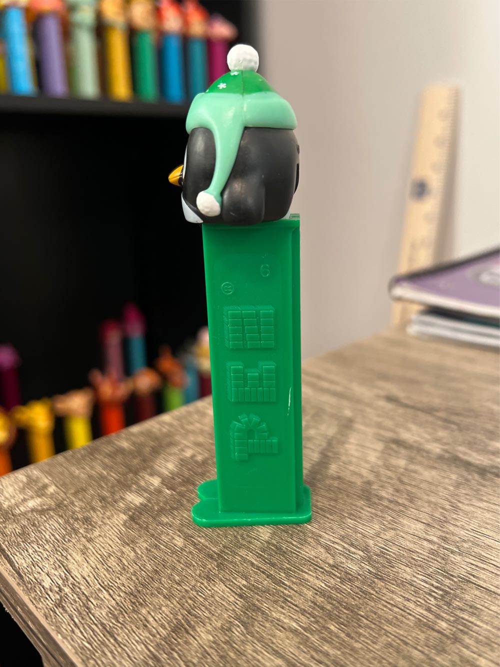 Christmas - Green Penguin 🐧 🎄2024 - Christmas pez collectible - Main Image 4