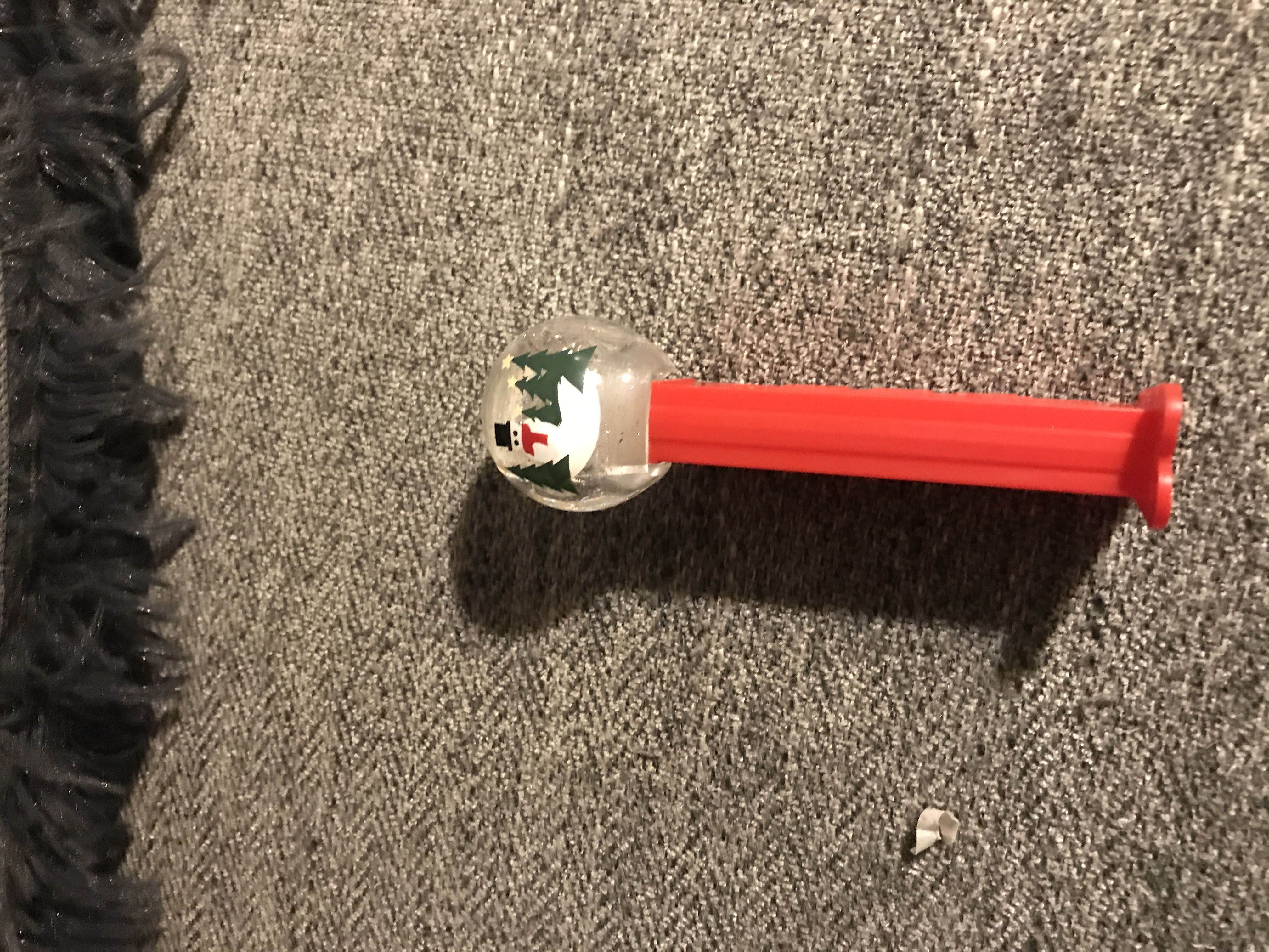 Pez Christmas (Snow Globe) - Christmas pez collectible - Main Image 2