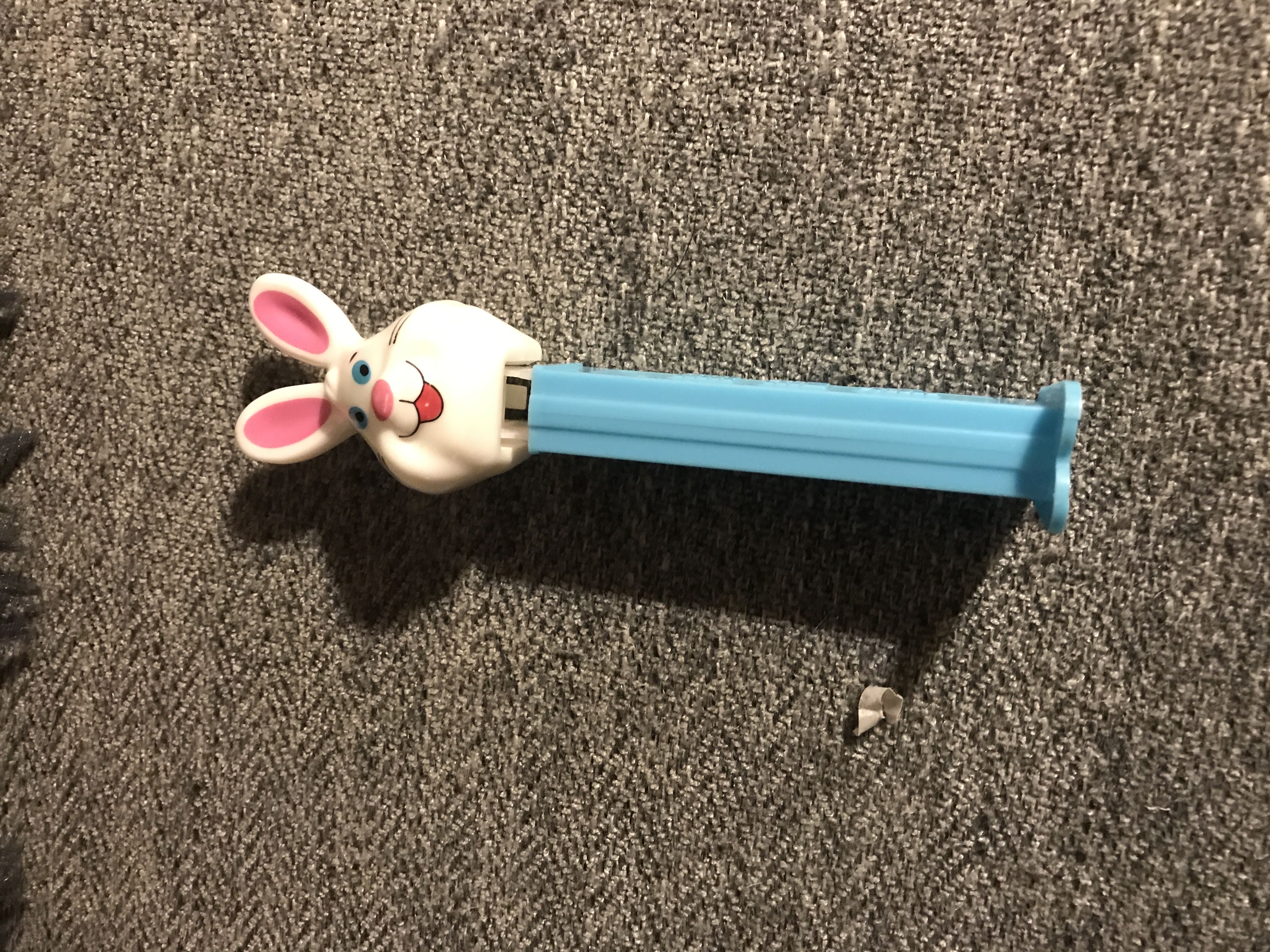 Pez Easter (White Bunny) - Easter pez collectible - Main Image 2