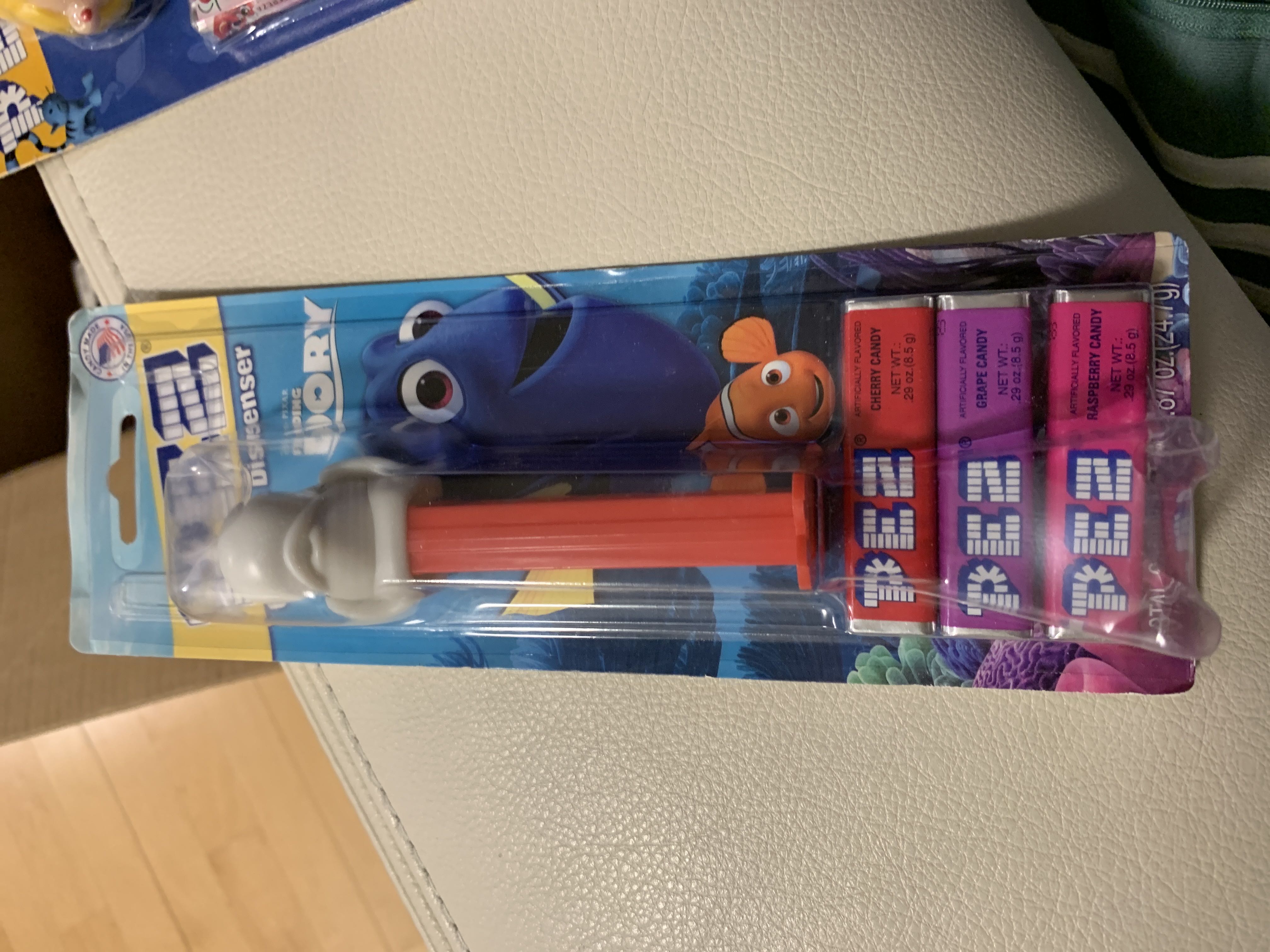 Finding Dory - Crystal Stem Bailey - Finding Nemo pez collectible [Barcode 073621090033] - Main Image 2
