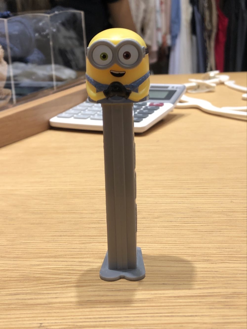 Despicable Me - Bob - Despicable Me (complete) pez collectible [Barcode 9044400893825] - Main Image 2