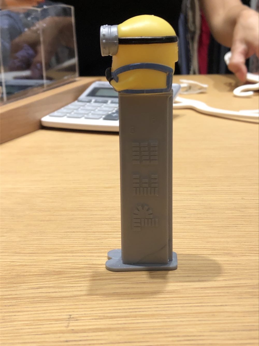 Despicable Me - Bob - Despicable Me (complete) pez collectible [Barcode 9044400893825] - Main Image 3