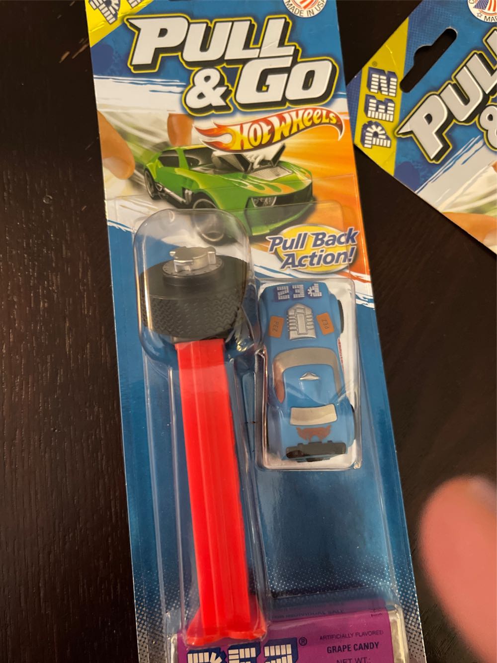Hot Wheels Pull & Go - Fast Fish - Games & Toys pez collectible - Main Image 2