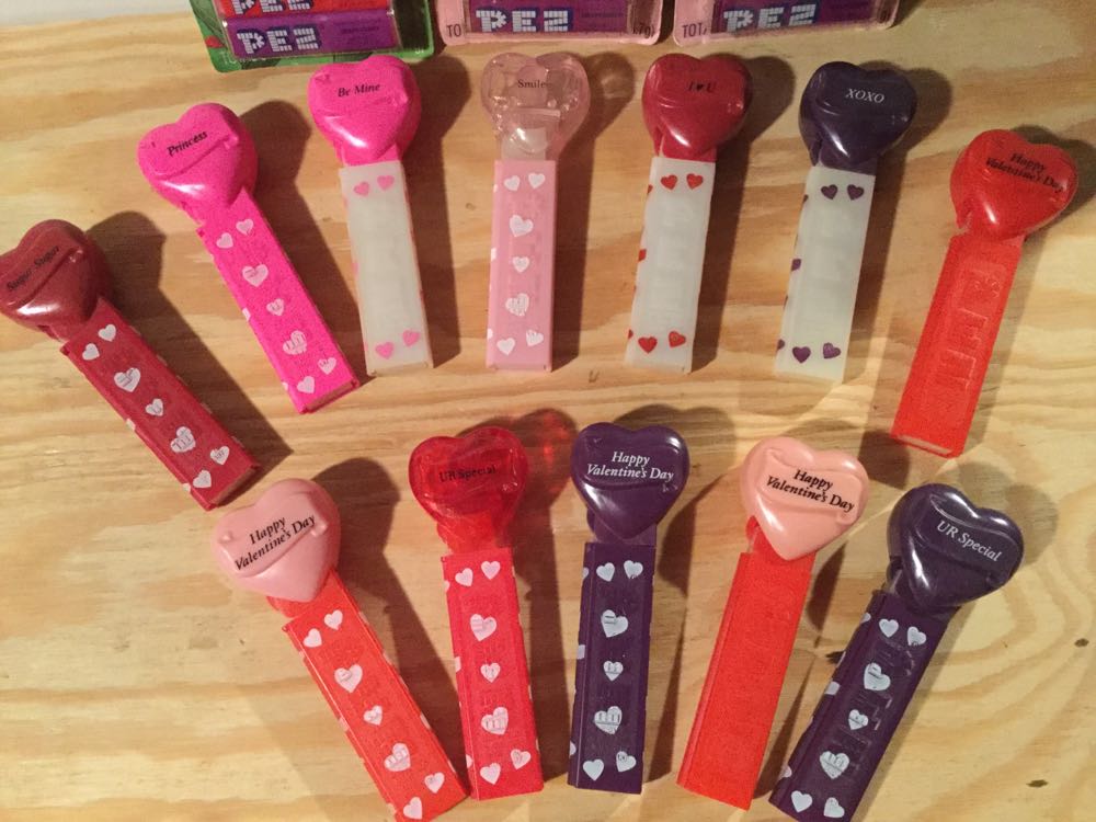 Valentines Day (Heart) RED - Peanuts PEZ pez collectible [Barcode 073621092143] - Main Image 3