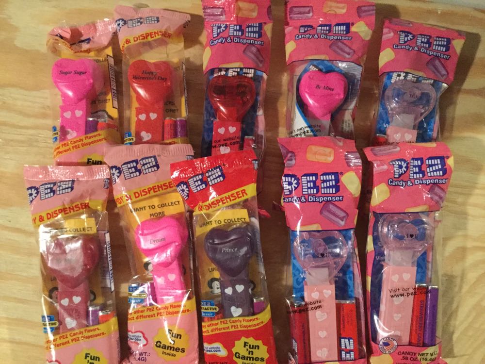 Valentines Day (Heart) RED - Peanuts PEZ pez collectible [Barcode 073621092143] - Main Image 4