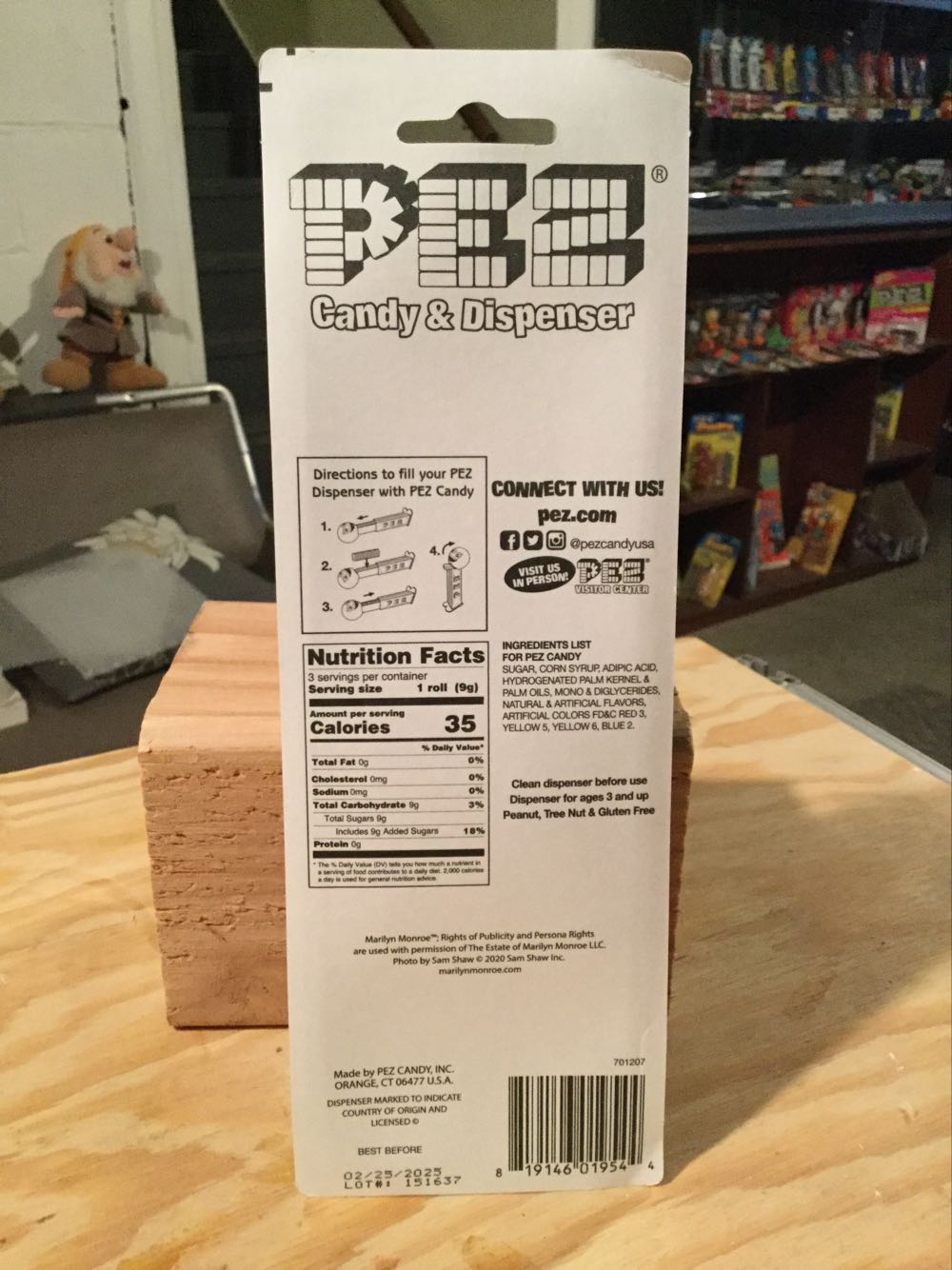 Marilyn Monroe - Hollywood Icon pez collectible [Barcode 819146019544] - Main Image 4