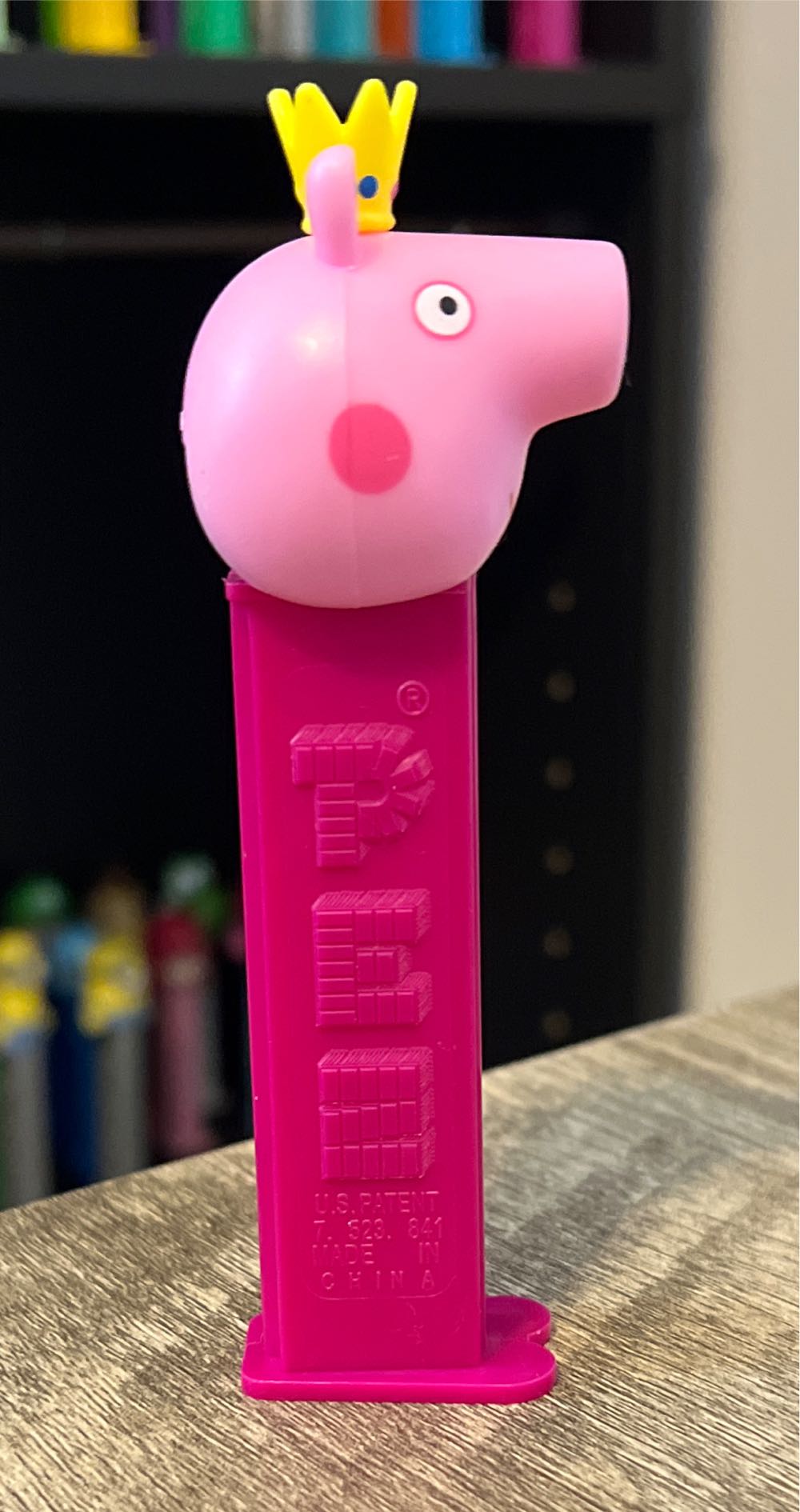 Peppa Pig (Teddy Bear Stem) - Peppa Pig pez collectible [Barcode 073621090033] - Main Image 3
