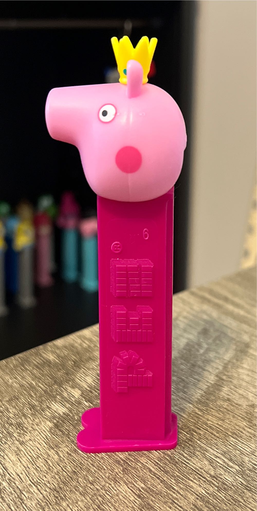 Peppa Pig (Teddy Bear Stem) - Peppa Pig pez collectible [Barcode 073621090033] - Main Image 4