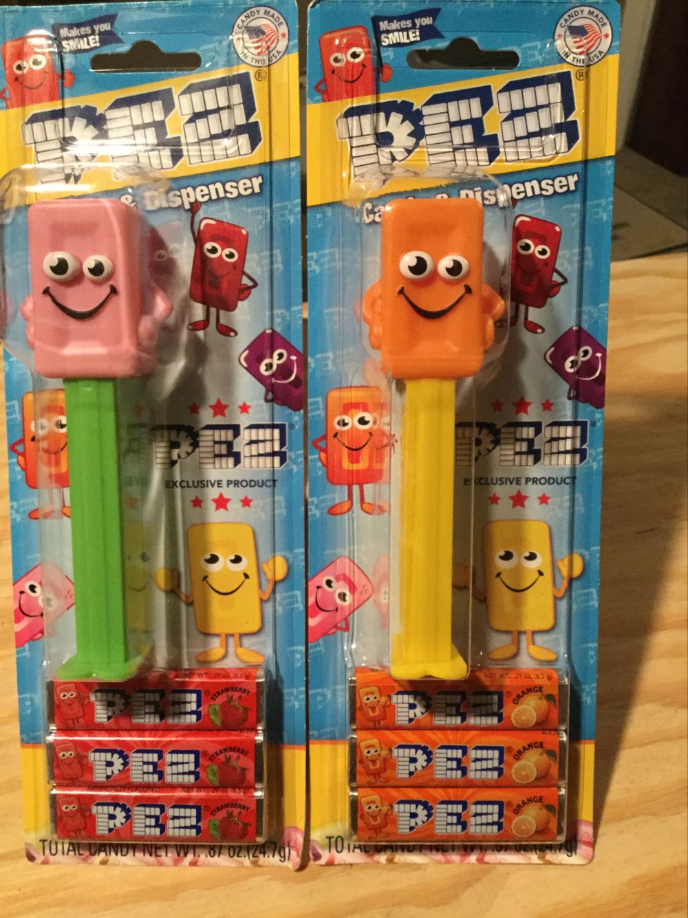 Mascot - Grape - Limited Edition pez collectible [Barcode 073621061910] - Main Image 2