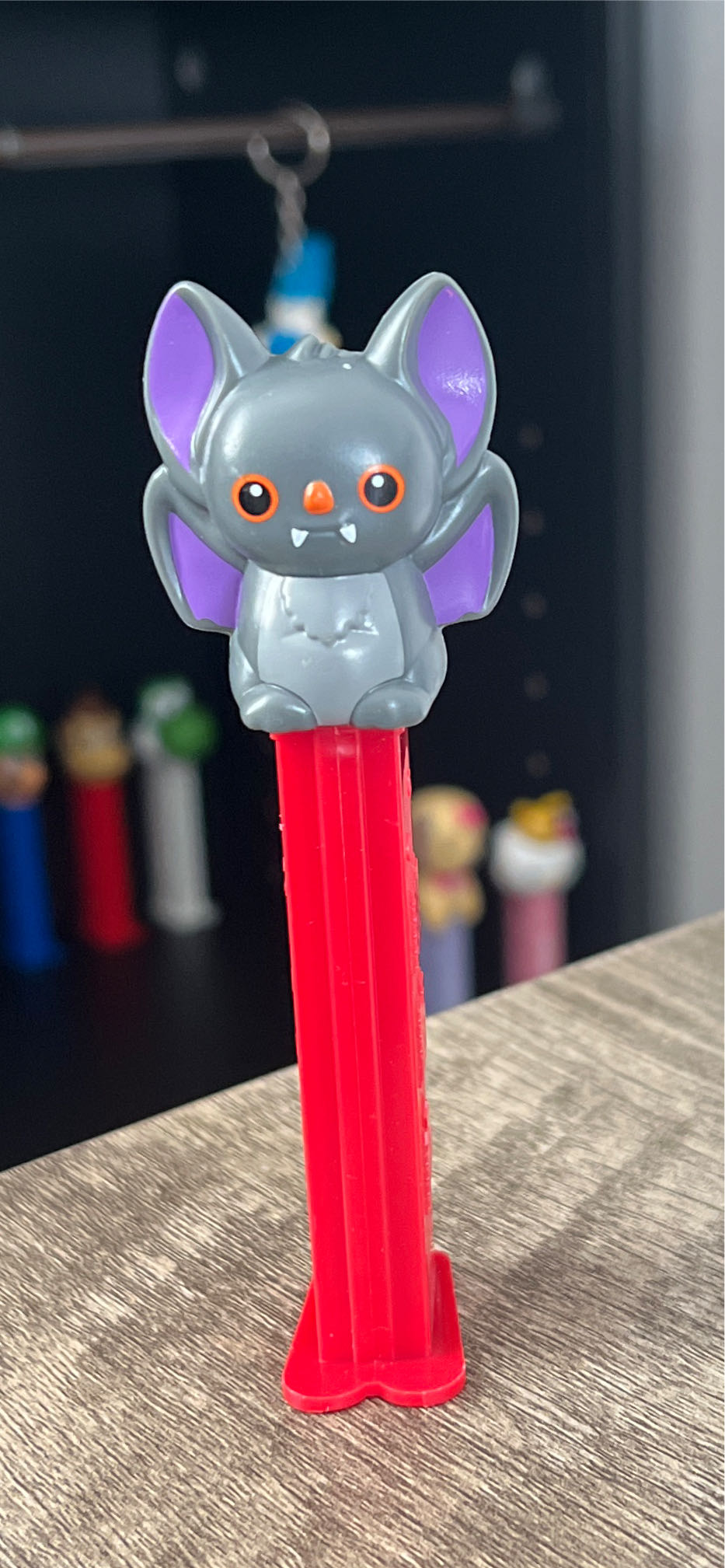 Bat B - Halloween pez collectible [Barcode 073621093034] - Main Image 3
