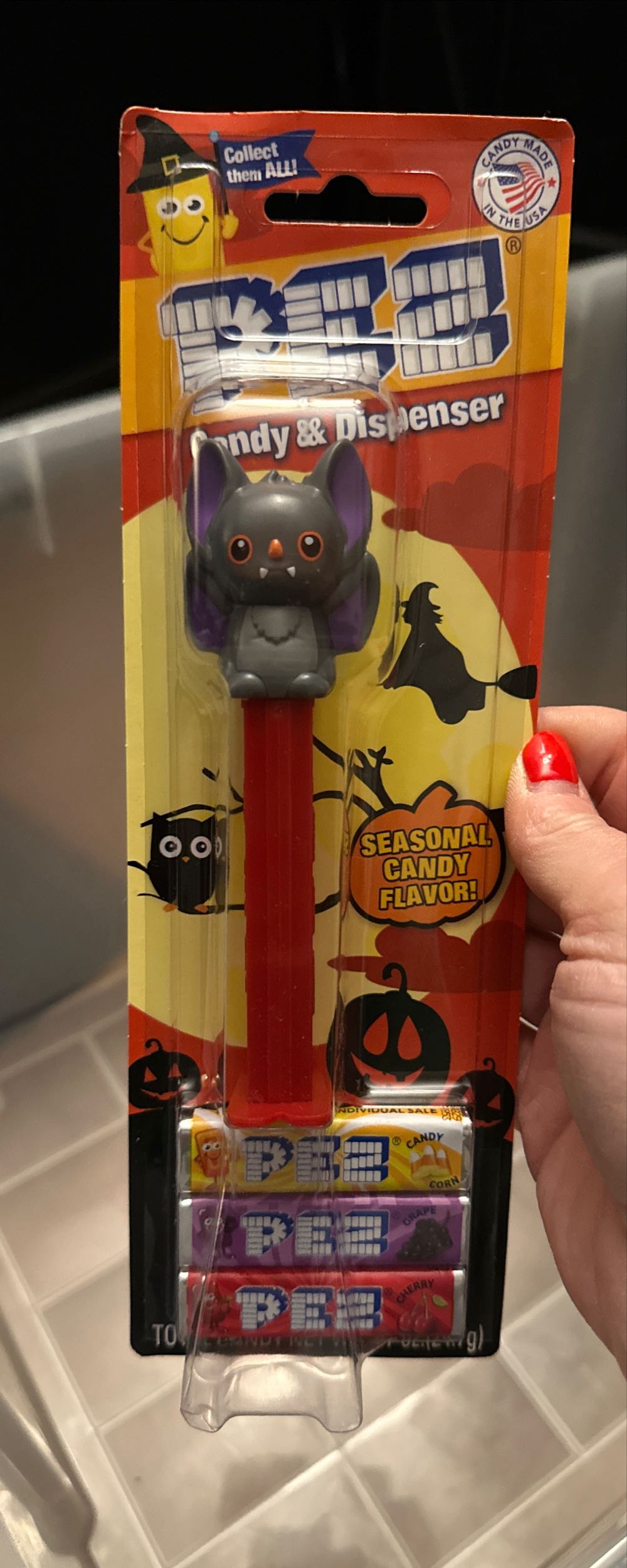 Bat B - Halloween pez collectible [Barcode 073621093034] - Main Image 4