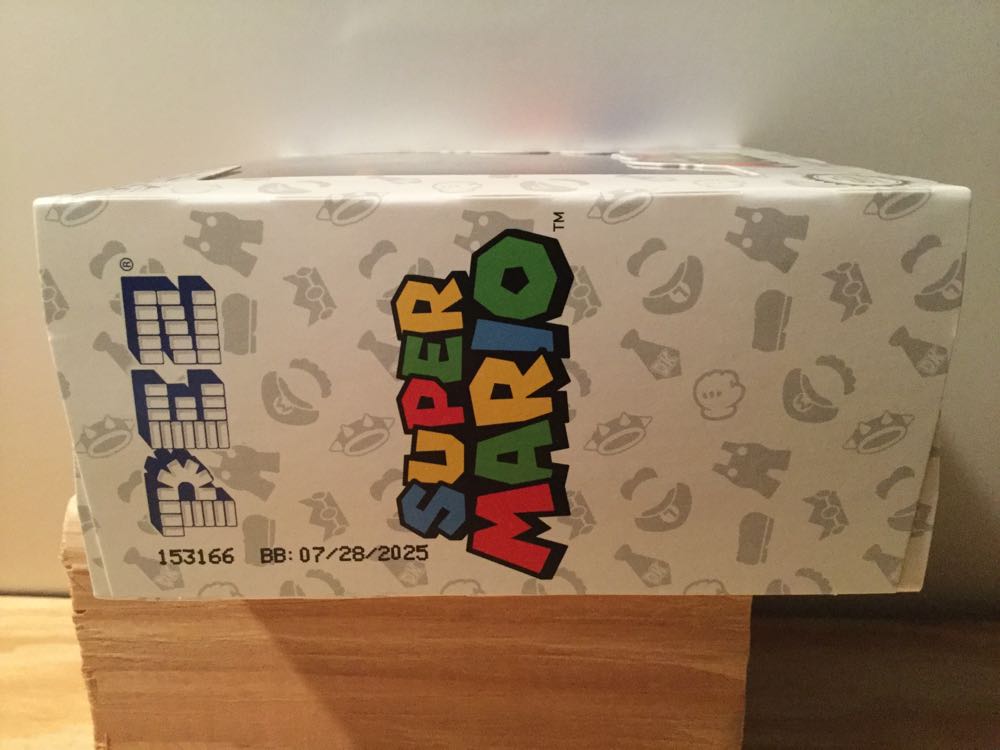 Super Mario Set - Nintendo - Super Mario Brothers pez collectible [Barcode 073621012042] - Main Image 4