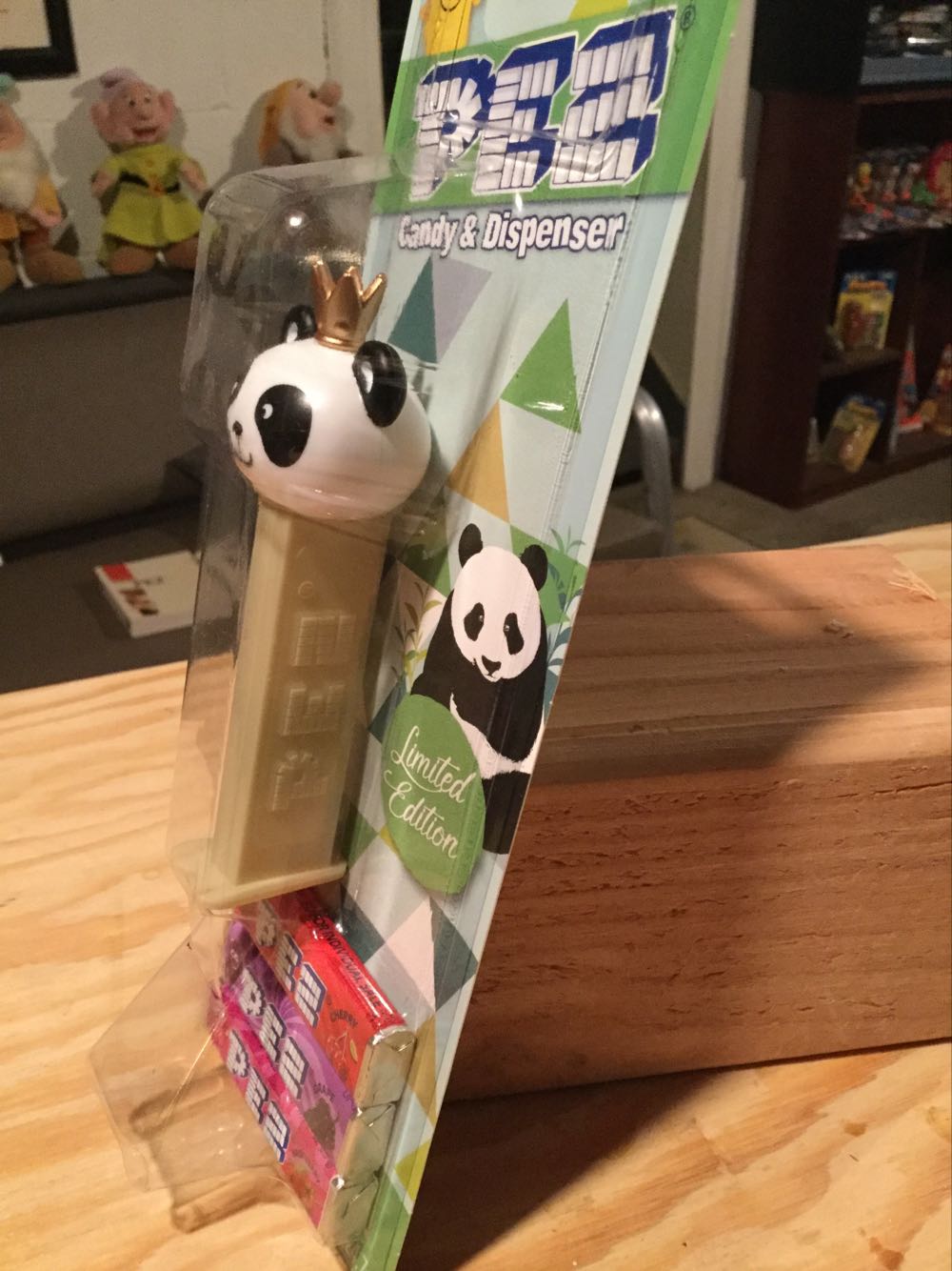 Panda With Crown Limited Edition - Royal Panda - Pez Limited Edition pez collectible [Barcode 073621091528] - Main Image 2