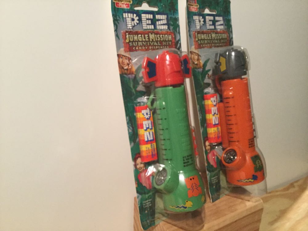 Euro Green Jungle Mission Survivor Flashlight  - Jungle Mission Flaslights pez collectible [Barcode 073621009820] - Main Image 3