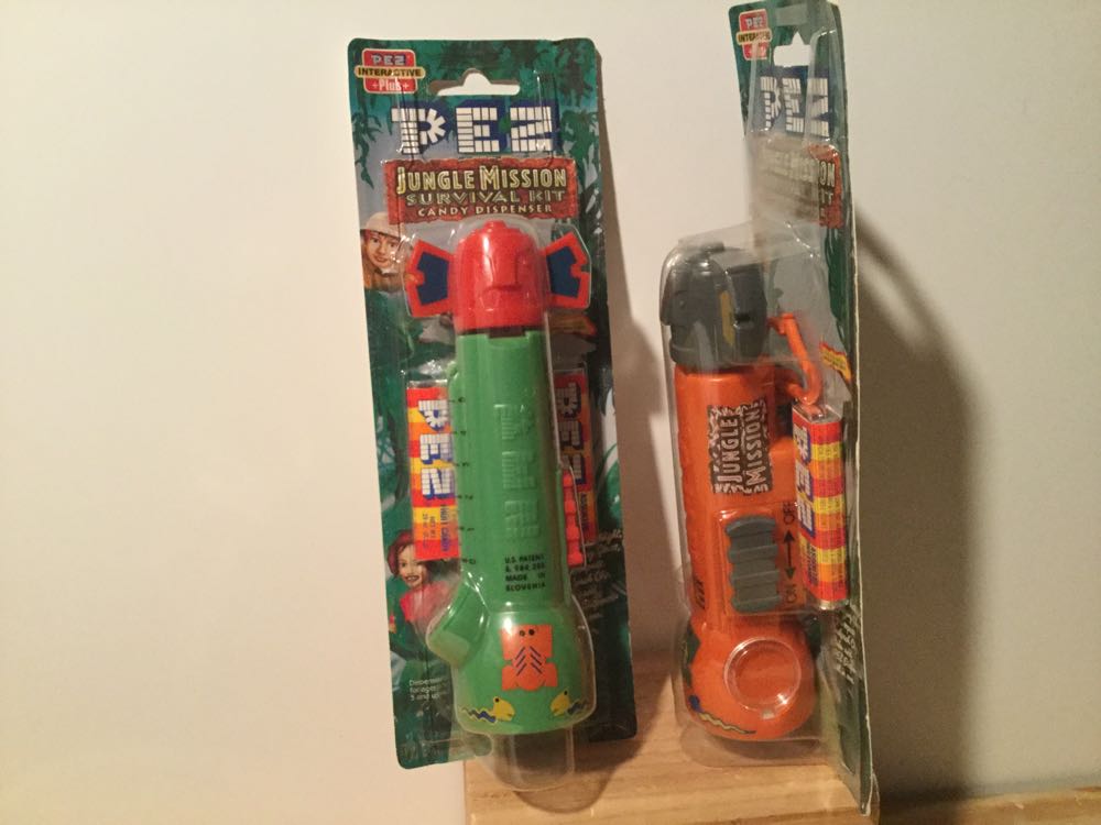 Euro Green Jungle Mission Survivor Flashlight  - Jungle Mission Flaslights pez collectible [Barcode 073621009820] - Main Image 4