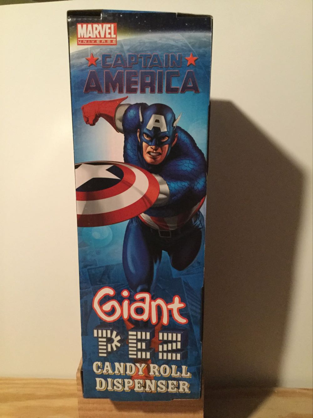 Giant Captain America Pez Dispenser - Giant Pez pez collectible [Barcode 693697140007] - Main Image 3