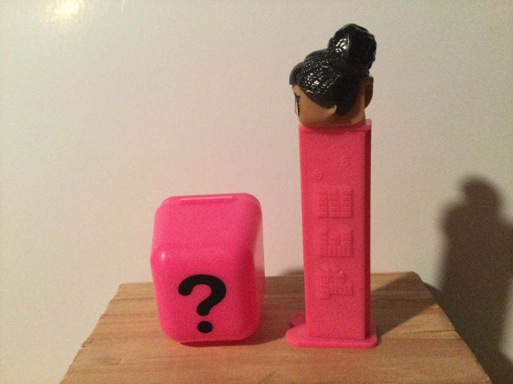 LOL Glitter Hoops MVP - Lol Surprise Dolls pez collectible - Main Image 2