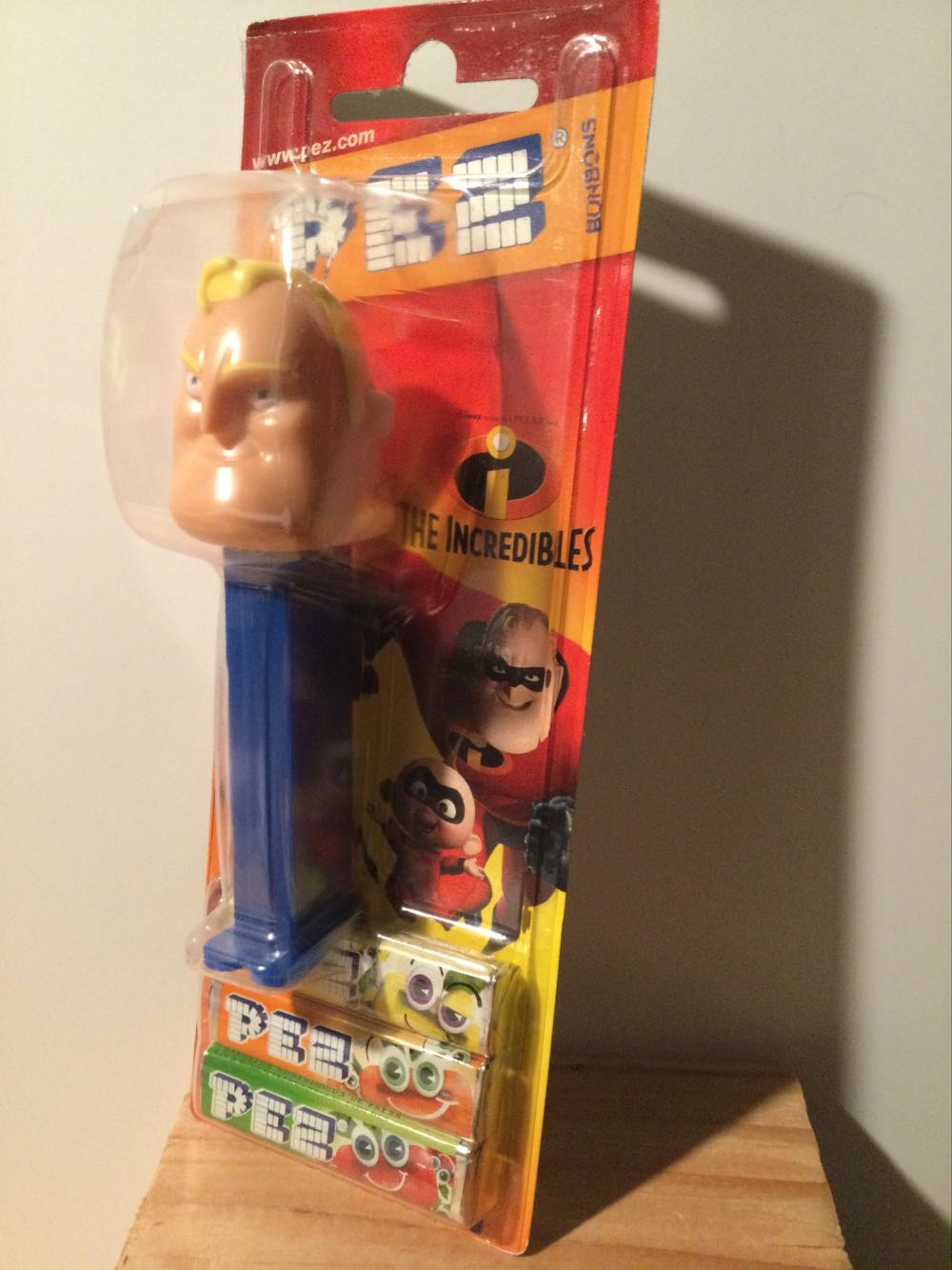 Incredibles - Mr. Incredible Unmasked - Disney pez collectible [Barcode 067535442286] - Main Image 3