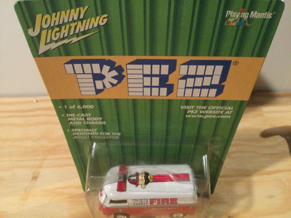Fire Van - Trucks pez collectible - Main Image 3