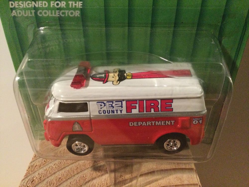 Fire Van - Trucks pez collectible - Main Image 4