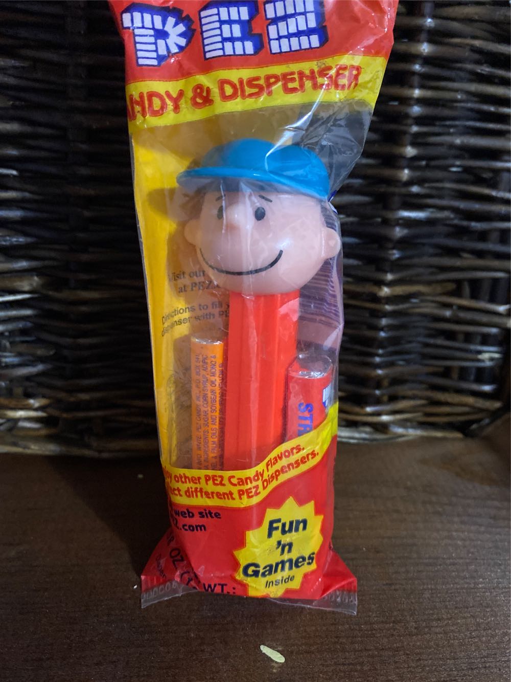 Peanuts - Charlie Brown - Peanuts Gang pez collectible - Main Image 2