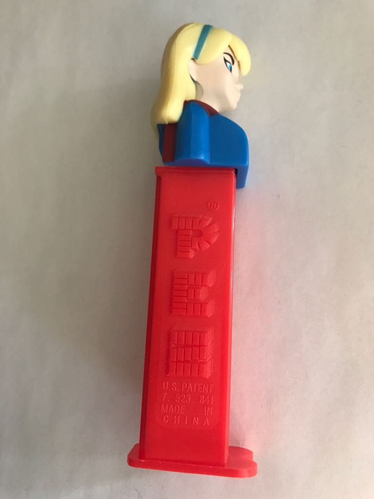 Supergirl - Super Heroes pez collectible - Main Image 2
