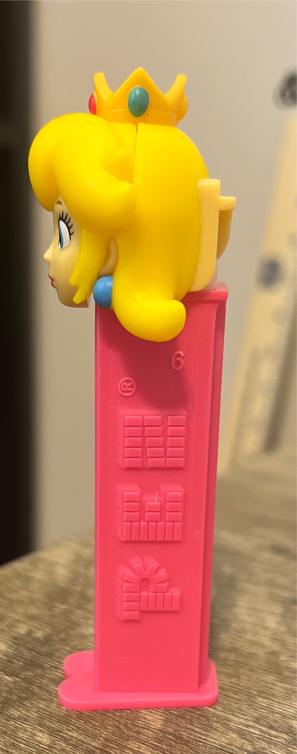 Super Mario - Princess Peach - Super Mario pez collectible - Main Image 4