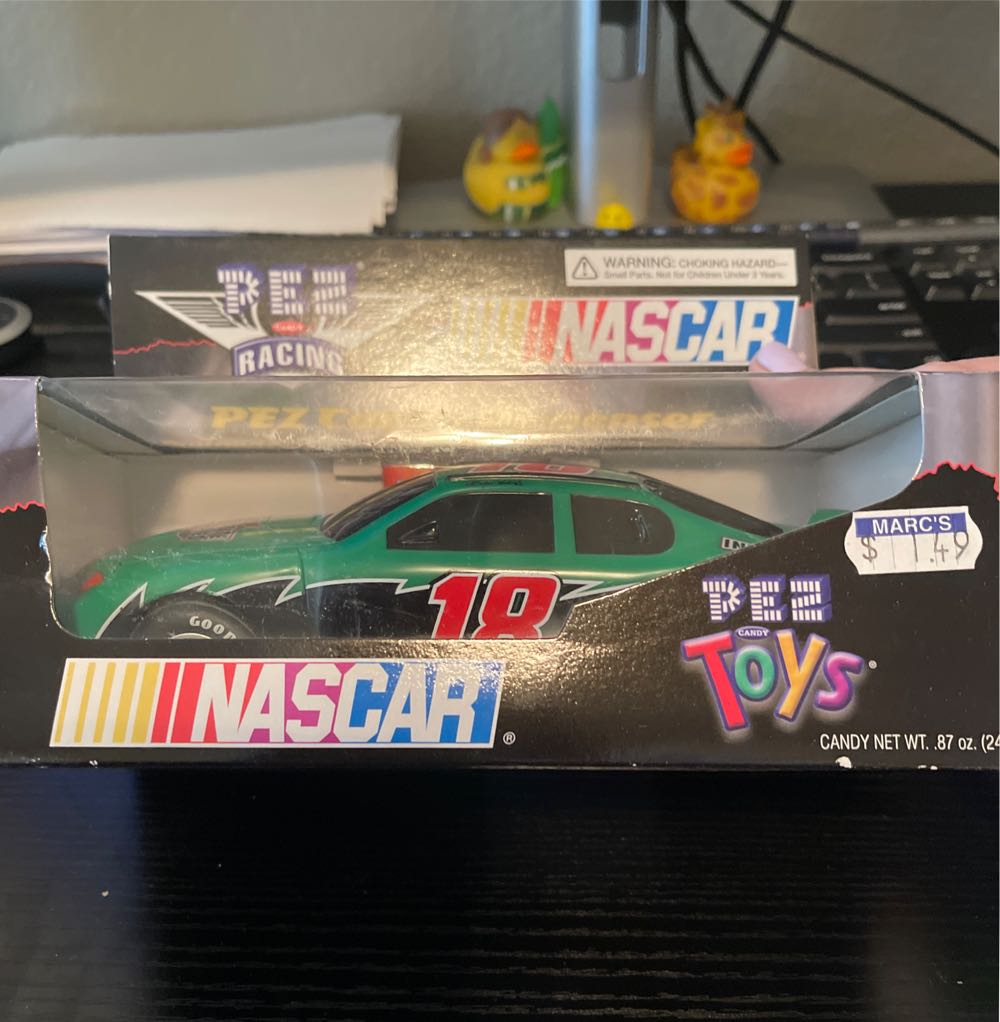 Nascar - Pull And Go Action - Bobby Labonte #18 - Pull And Go pez collectible [Barcode 073621009486] - Main Image 4