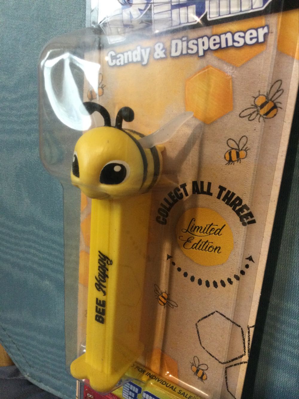 Bee - Bee Happy  - Limited Edition pez collectible [Barcode 073621091238] - Main Image 3