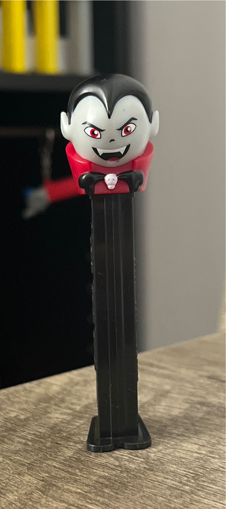 Halloween-Young Vampire - Halloween pez collectible [Barcode 073621093034] - Main Image 2