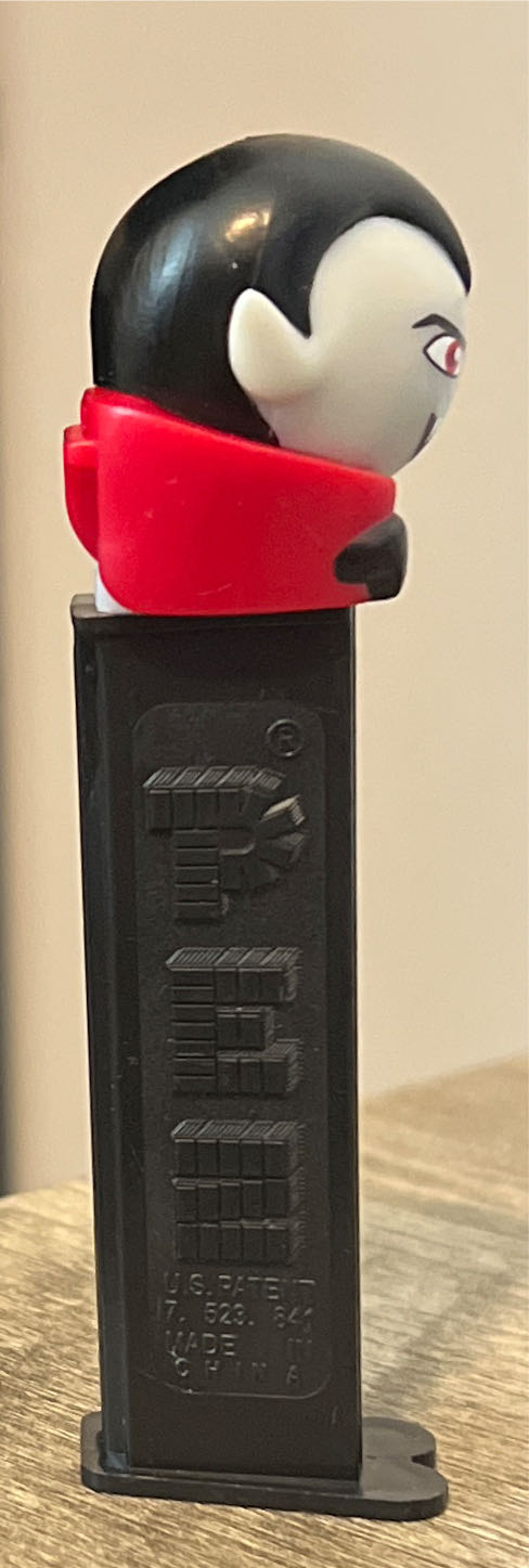 Halloween-Young Vampire - Halloween pez collectible [Barcode 073621093034] - Main Image 3