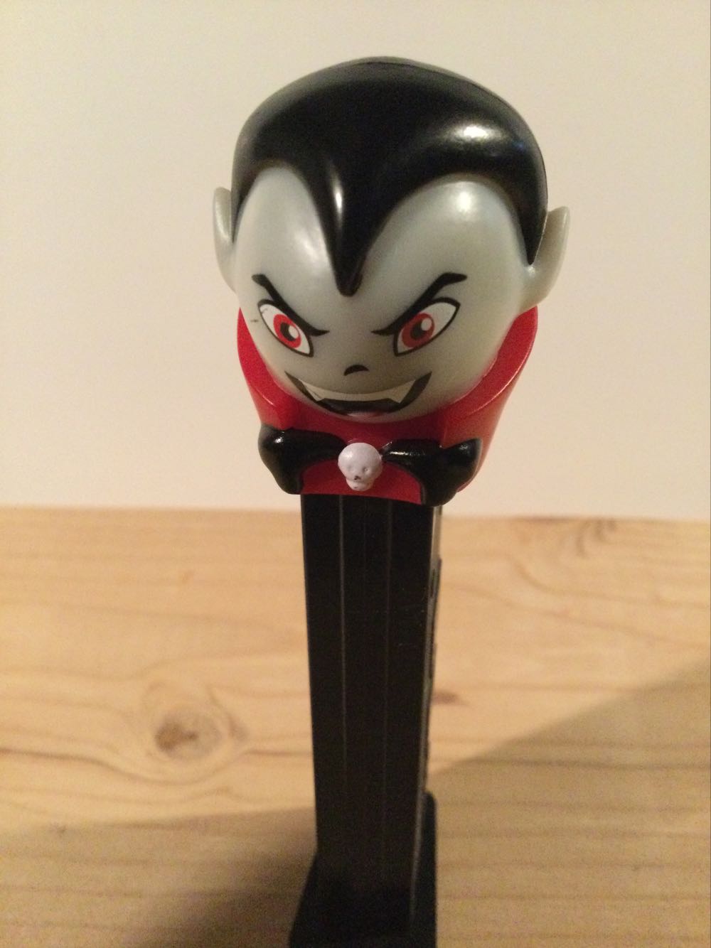 Teenage Vampire - Halloween pez collectible - Main Image 4