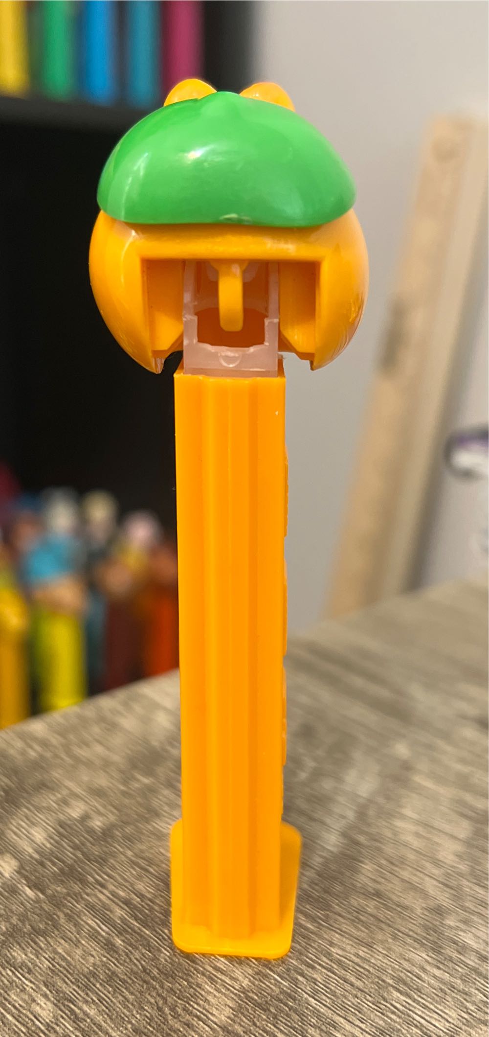 Garfield (w/ Visor) - Garfield pez collectible - Main Image 3