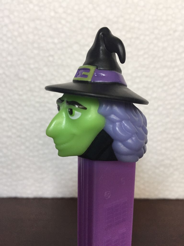 Witch G - Halloween pez collectible - Main Image 2