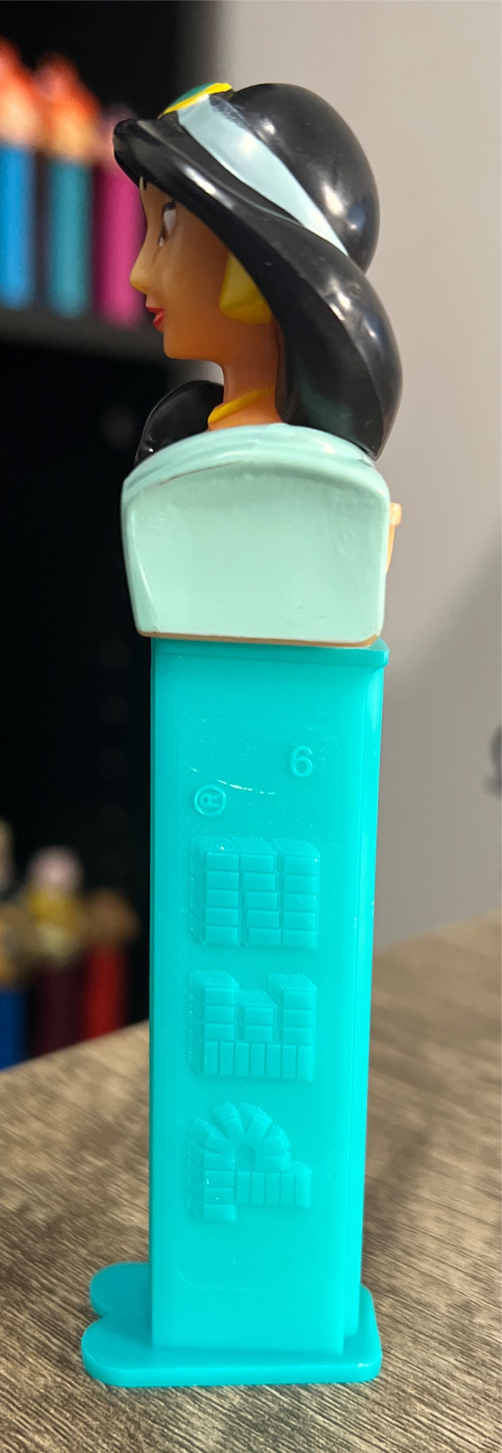 Aladdin: Jasmine - Aladdin pez collectible - Main Image 3