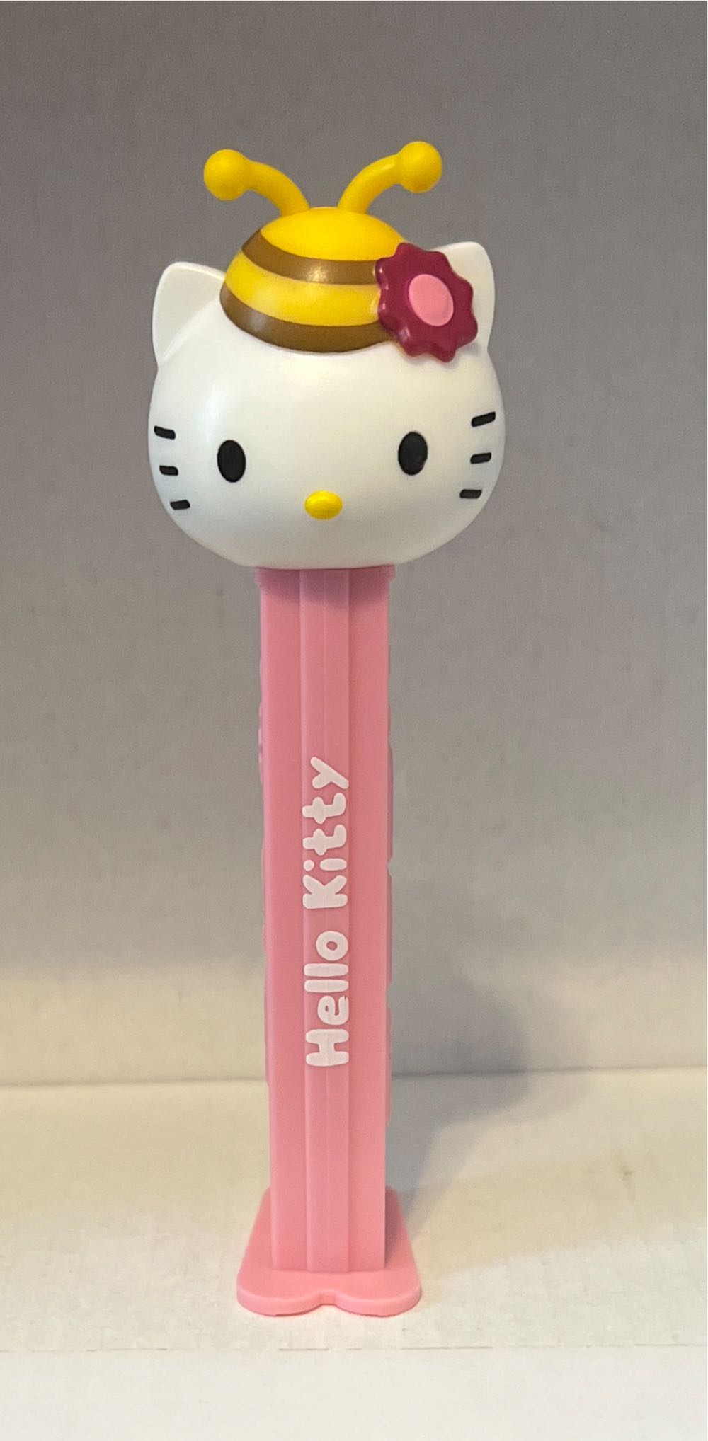Hello Kitty Bee - Hello Kitty pez collectible - Main Image 2