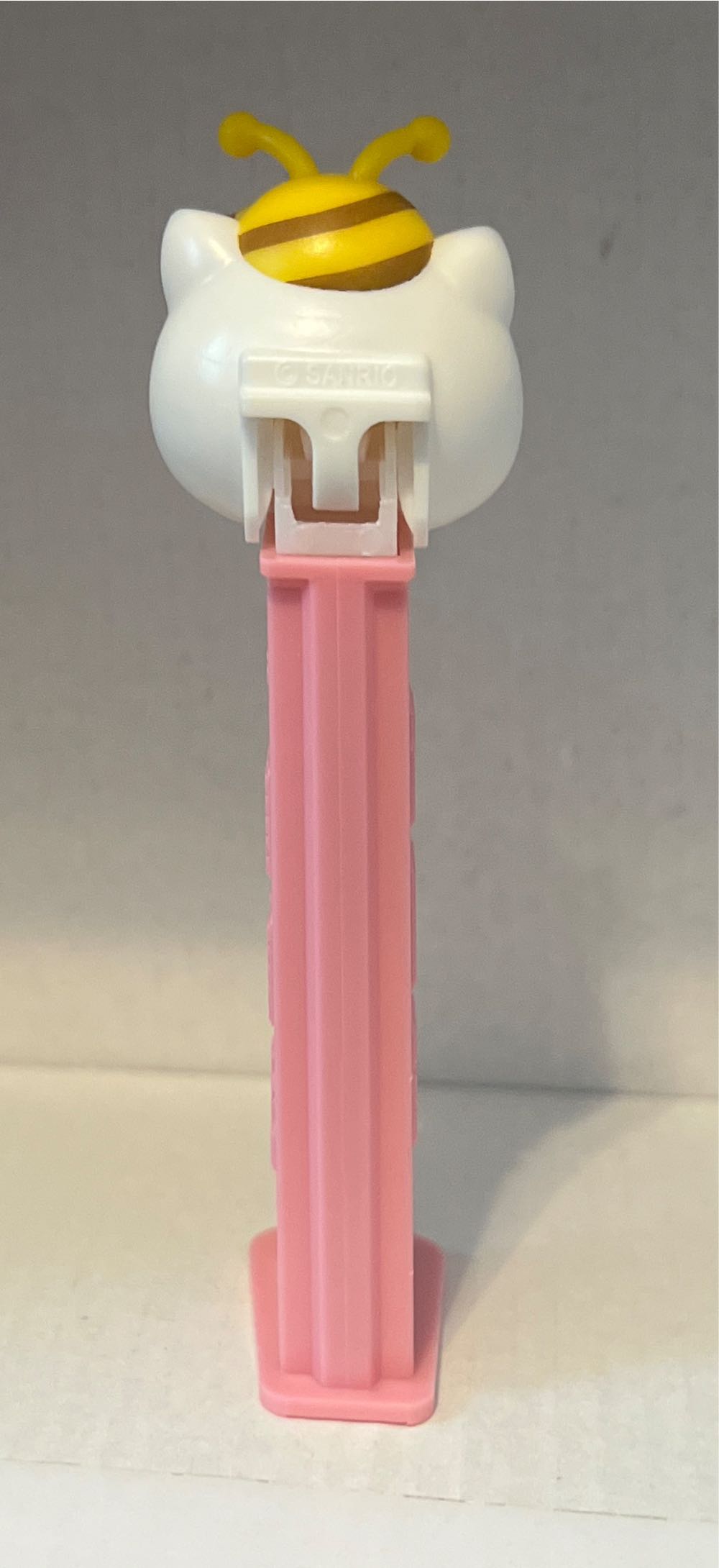 Hello Kitty Bee - Hello Kitty pez collectible - Main Image 4