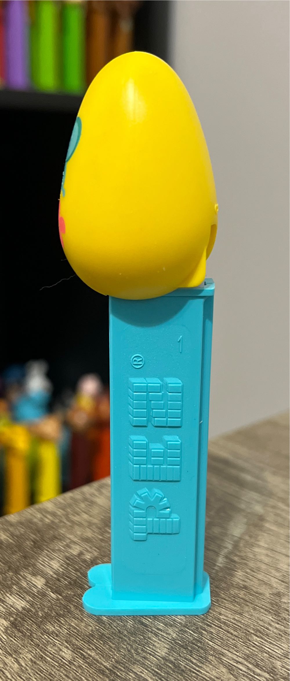 Easter Egg - Yellow W/ Blue Butterfly - Easter - Eggs pez collectible [Barcode 073621053434] - Main Image 4