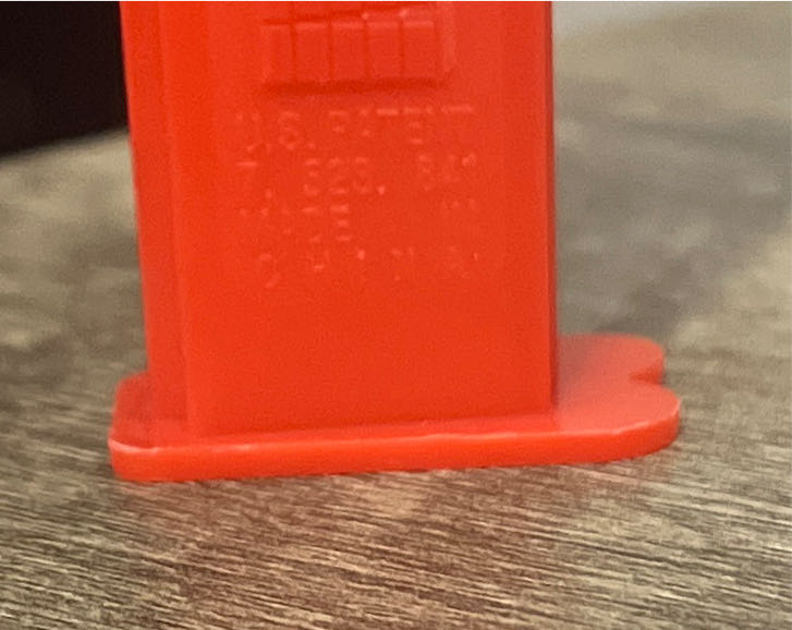 Disney - Mickey Mouse (Red Cap & Mouse Emblem) - Disney Classic pez collectible - Main Image 2