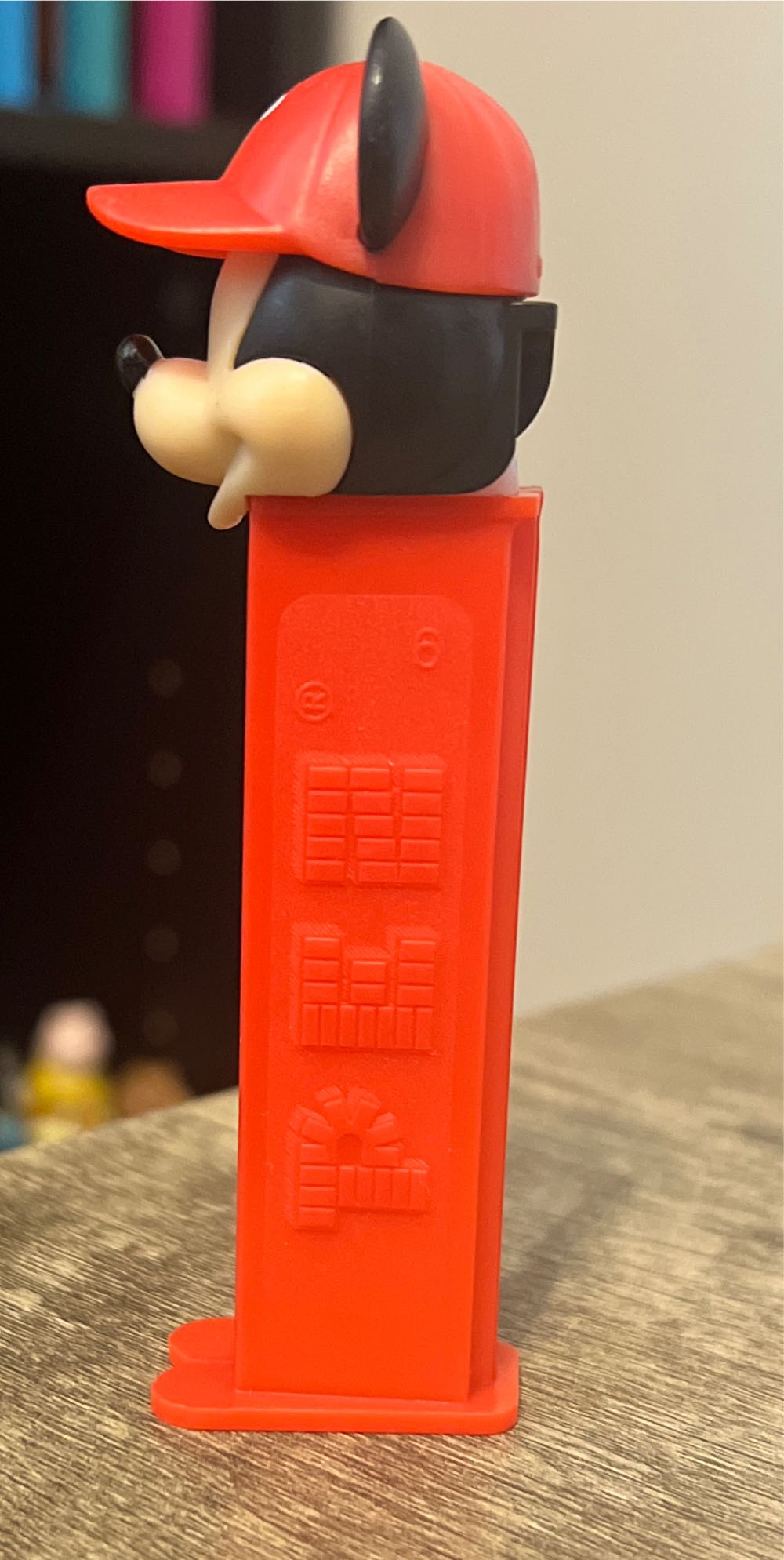 Disney - Mickey Mouse (Red Cap & Mouse Emblem) - Disney Classic pez collectible - Main Image 3