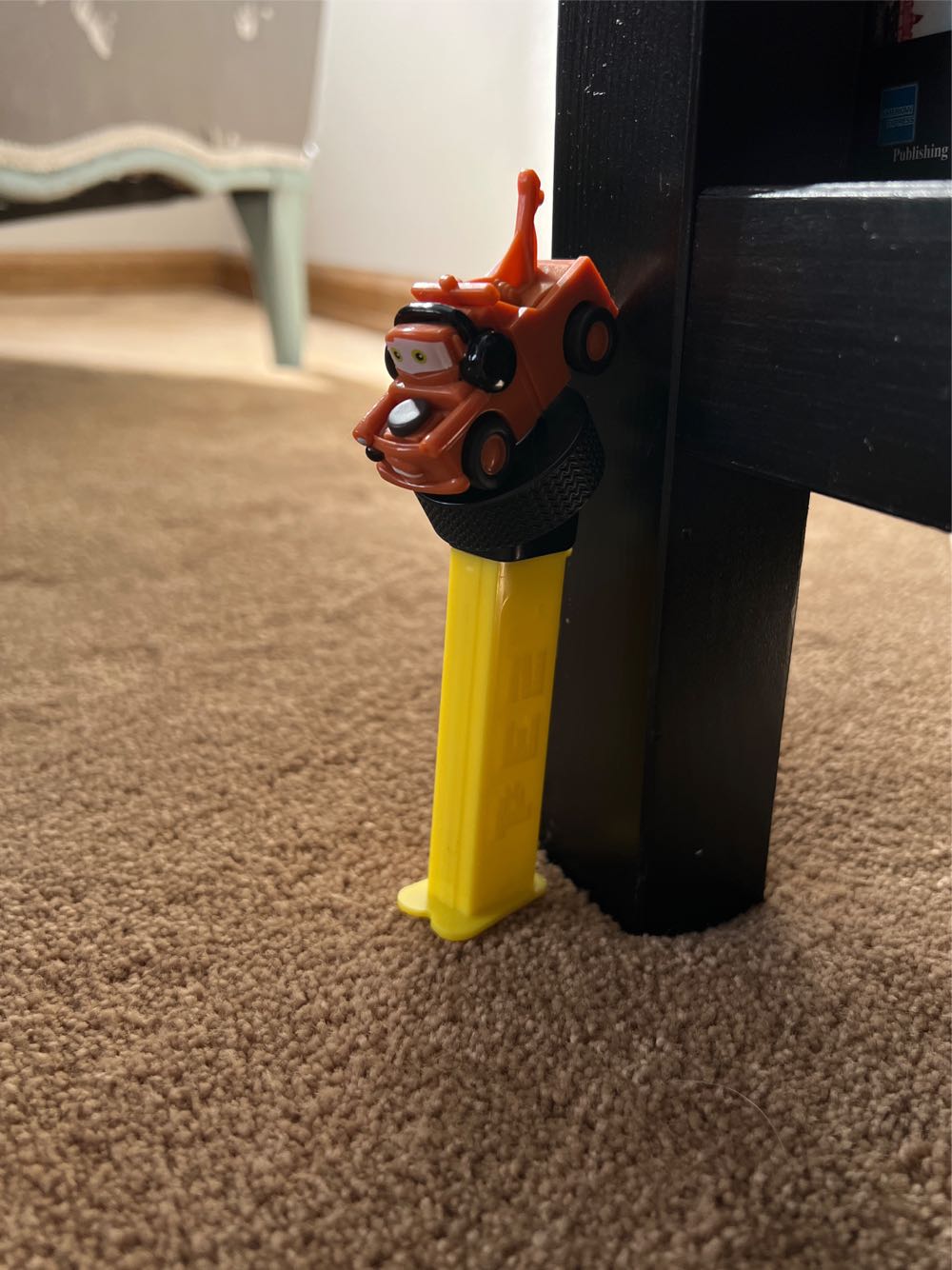 Mater - Magnetic Car - Cars pez collectible - Main Image 3