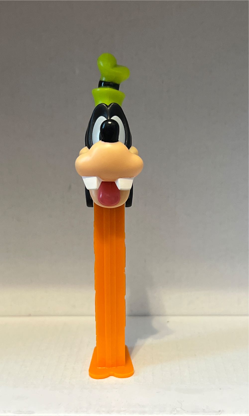 Goofy E (7.5 China) - Disney Classic pez collectible [Barcode 073621494442] - Main Image 2