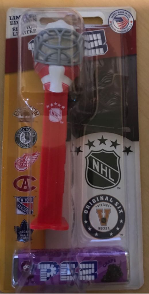 NHL Hockey Helmet Detroit Red Wings - NHL pez collectible - Main Image 1